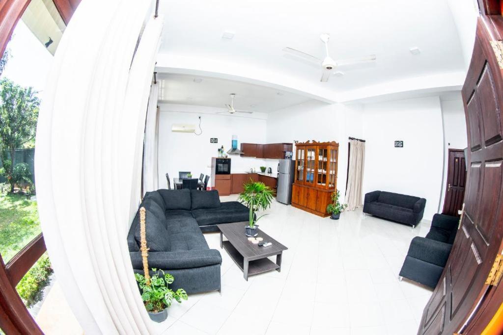 נגומבו Hotel Blue Bird מראה חיצוני תמונה