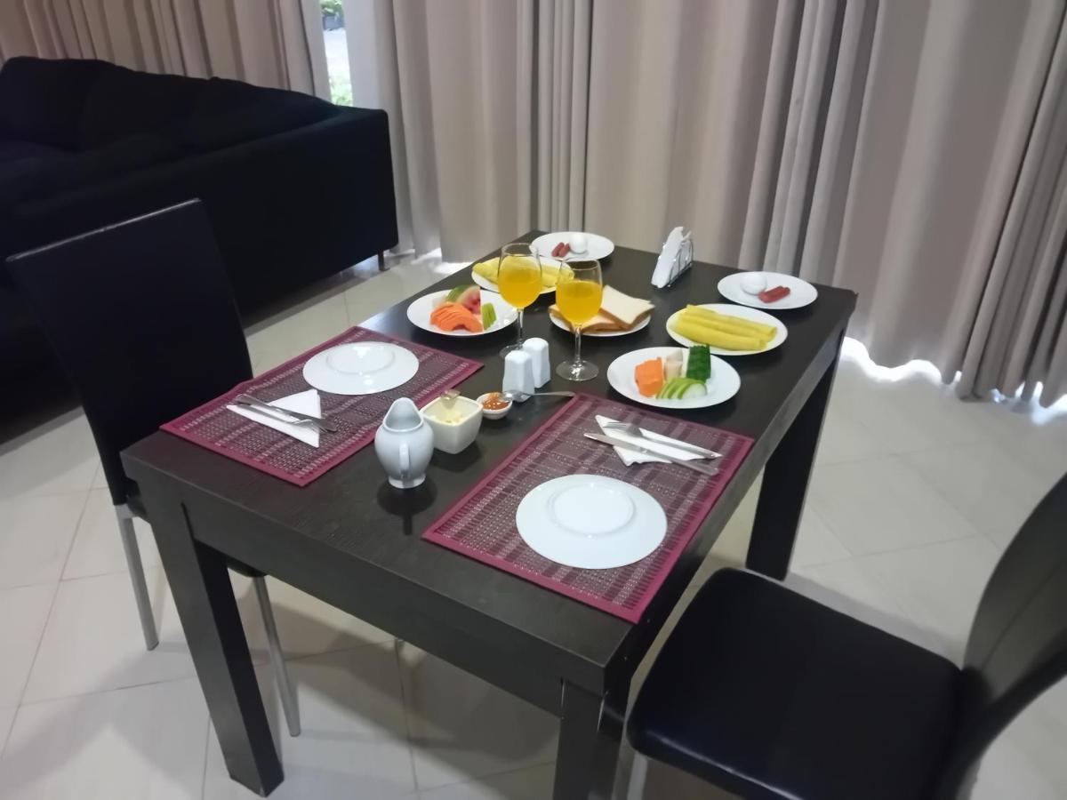 נגומבו Hotel Blue Bird מראה חיצוני תמונה